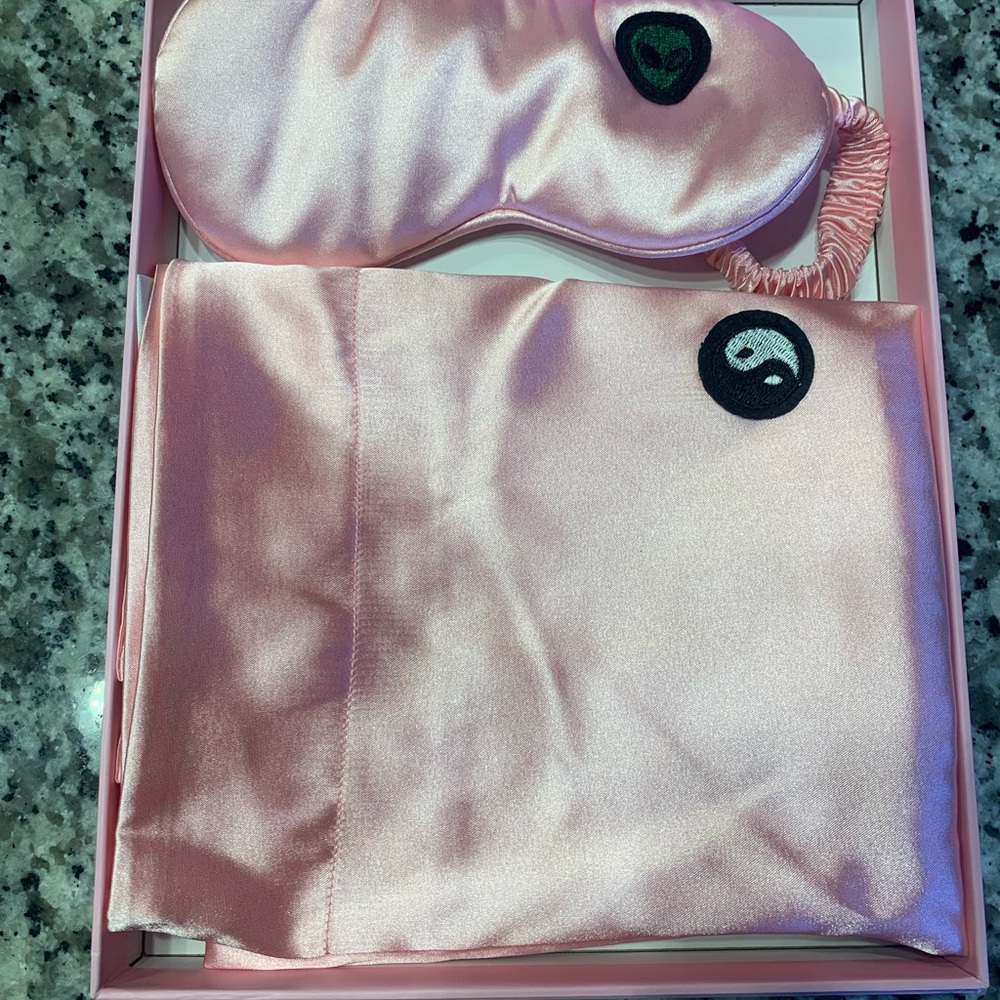 Truly Beauty Brand satin eye mask and pillow case